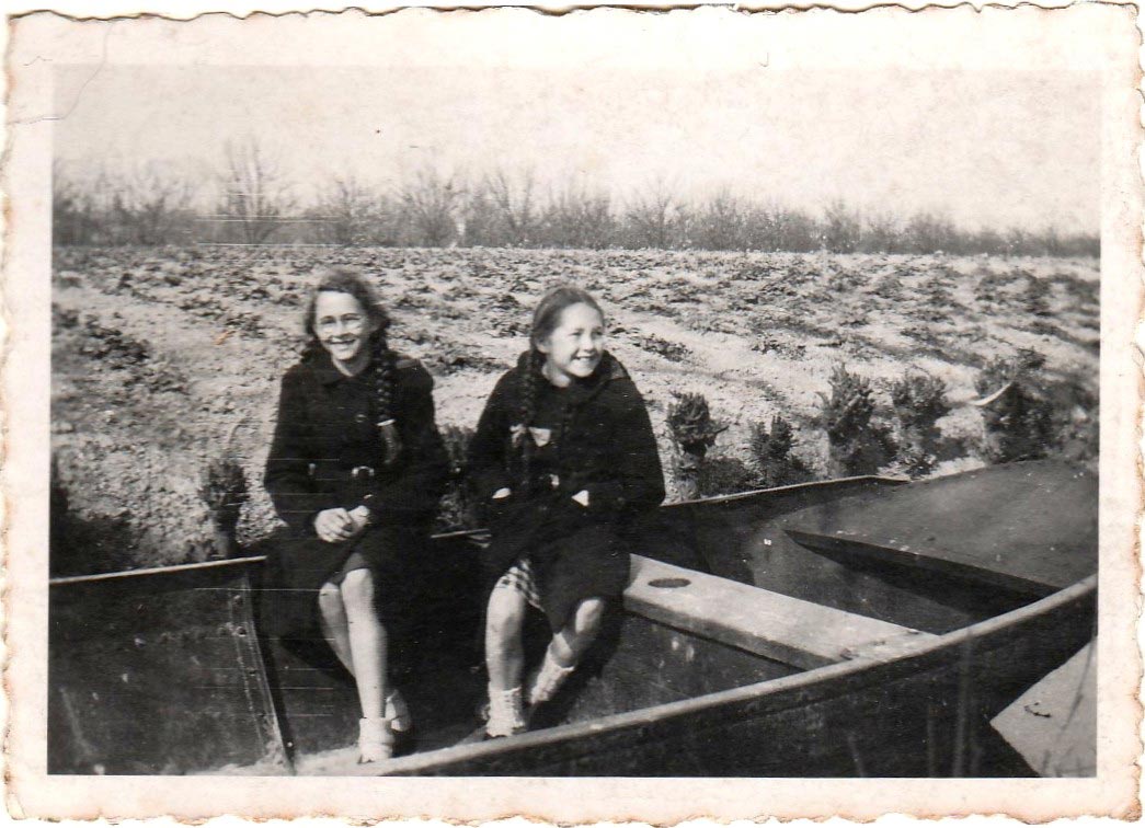 Berty (links) en Mary in 1943 - privé collectie familie Wils