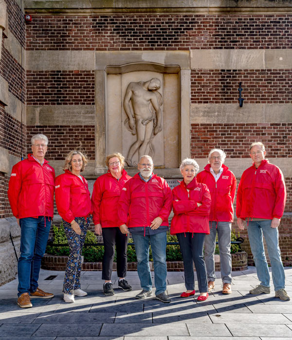 Het bestuur, van links naar rechts: Kees Hoogendijk, Sandra Boes, Alien Alberts, Phil van Dijk, Christa van Hees, Eddy Boom en Jos de Groot. Foto Benno Ellerbroek.