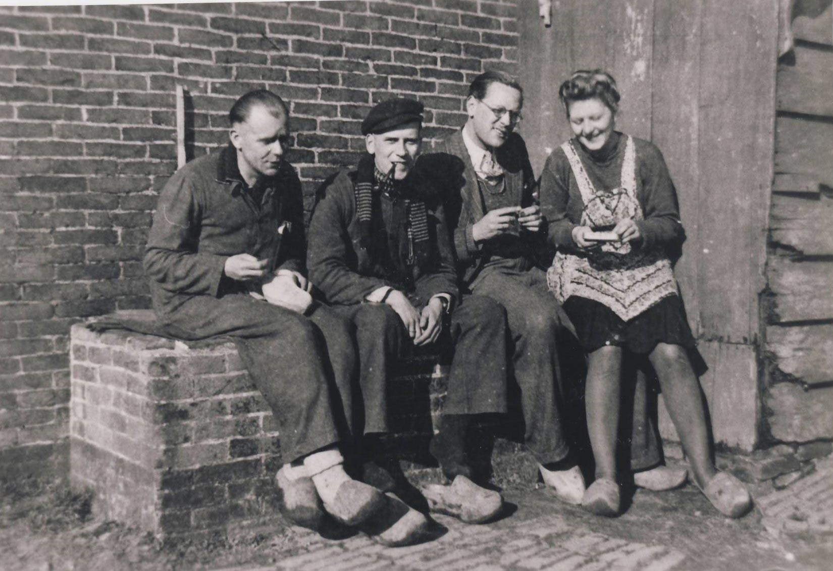 Een deel van de Knokploeg Hoorn in de Wogmeer, van links naar rechts: Kees Dijkstra, Ab Oosterwijk, Henk Kleipoel en Henny Schat