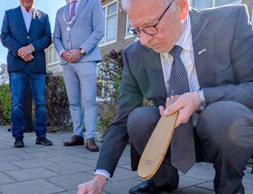 Struikelsteen onthuld voor verzetsman Wim Pommerel