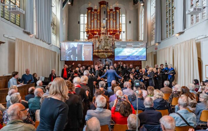 Staande ovatie voor musici vrijheidsconcert